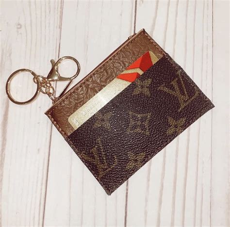 keychain wallet louis vuitton.